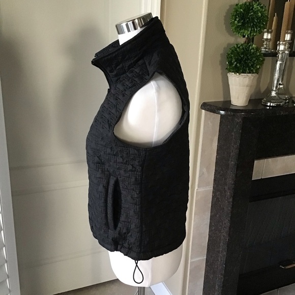 Vintage Tommy Hilfiger Quilted Vest Jacket MEDIUM Black Nylon Sleeveless TH Logo - Picture 10 of 16